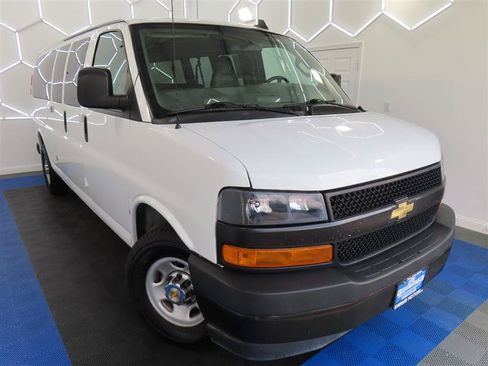 Used 2022 Chevrolet Express 3500 LS RWD image 5