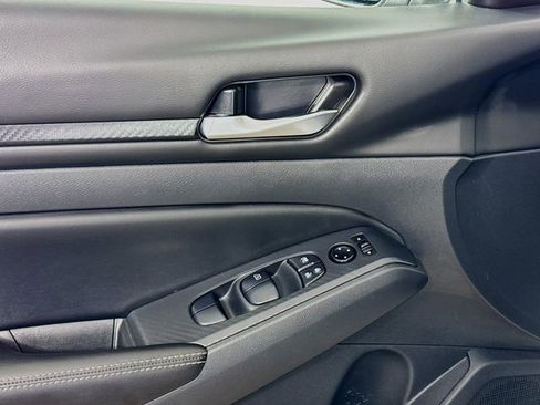 Used 2024 Nissan Altima 2.5 SV FWD image 15