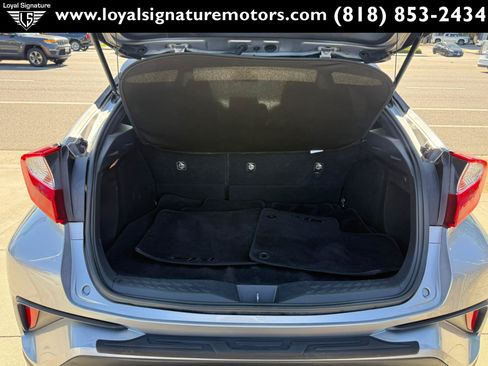 Used 2020 Toyota C-HR XLE FWD image 9