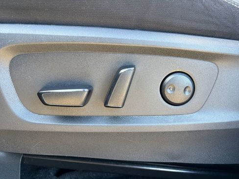 Used 2025 Nissan Pathfinder SV FWD image 14