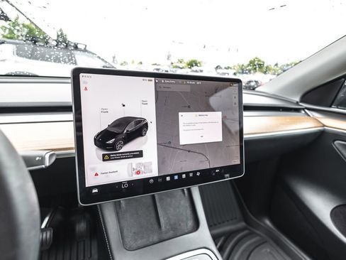 Used 2025 Tesla Model Y Long Range RWD image 13