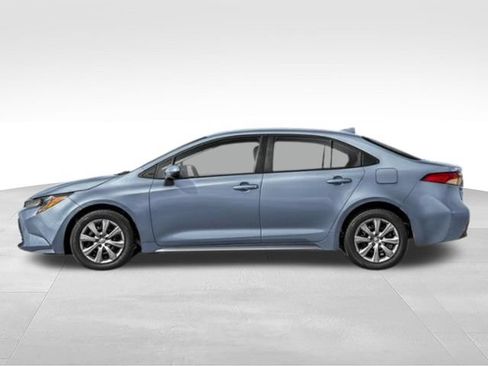 Used 2026 Toyota Corolla LE FWD image 32