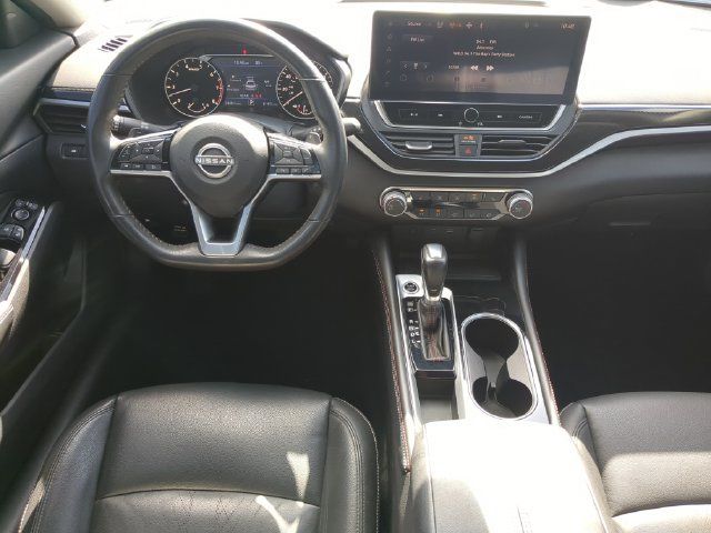 Used 2024 Nissan Altima 2.5 SR w/ SR Premium Package FWD image 16