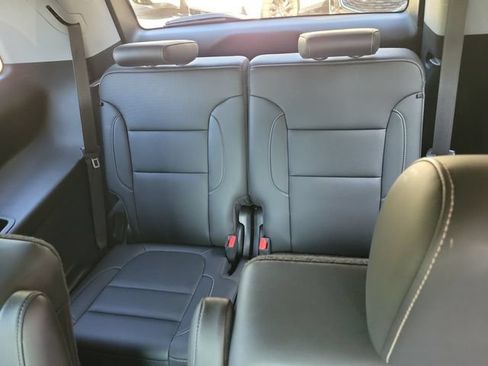 Used 2023 GMC Acadia SLT w/ Elevation Edition FWD image 11