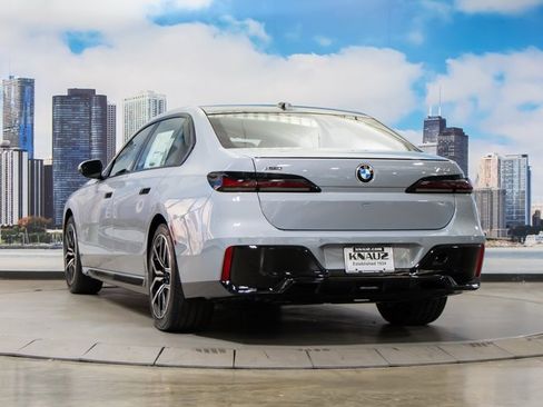 Used 2025 BMW 740i xDrive 740i xDrive w/ Premium Package image 9