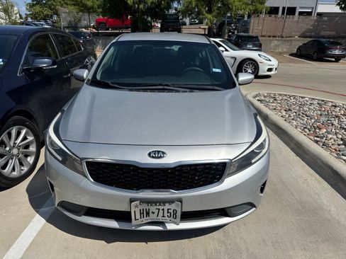 Used 2018 Kia Forte LX w/ LX Rear Camera Package FWD image 2