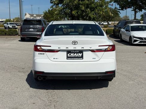 Used 2025 Toyota Camry SE FWD image 6