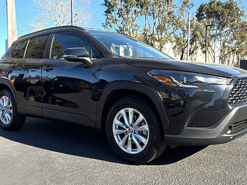 Used 2023 Toyota Corolla Cross LE image 1