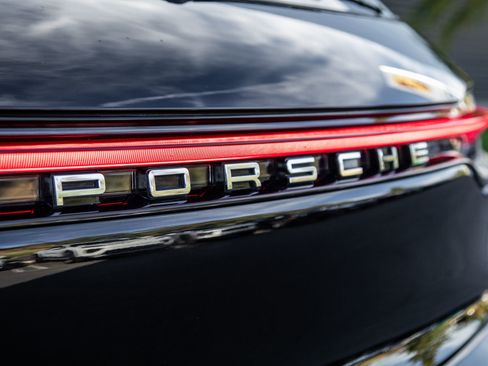 Certified 2023 Porsche Macan Turbo image 22