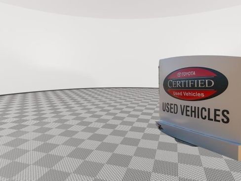 Used 2012 Toyota Sienna XLE image 27