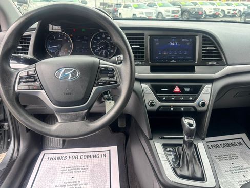 Used 2018 Hyundai Elantra SE FWD image 15