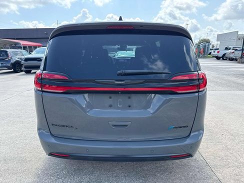 Used 2023 Chrysler Pacifica Limited w/ S Appearance Package FWD image 6