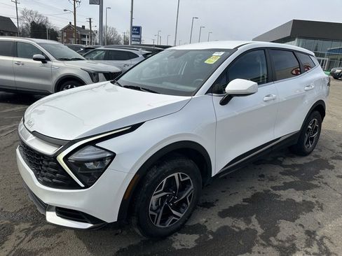 Certified 2023 Kia Sportage LX image 3