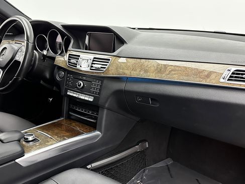 Used 2016 Mercedes-Benz E 350 Sedan w/ Premium Package image 38