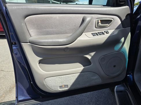 Used 2004 Toyota Sequoia SR5 RWD image 17