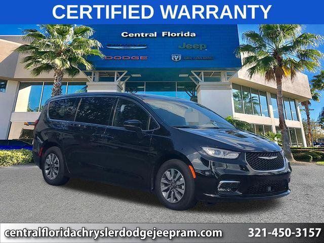 Certified 2025 Chrysler Pacifica Select FWD image 1