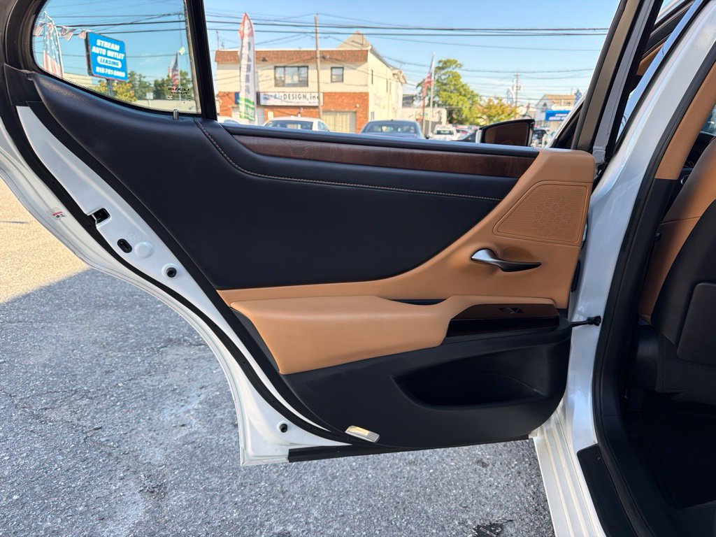 Used 2022 Lexus ES 250 w/ Premium Package AWD/4WD image 25