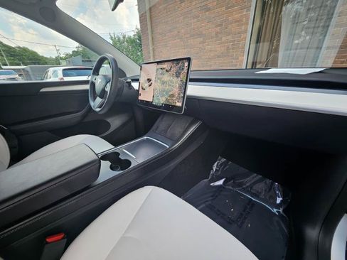 Used 2023 Tesla Model Y Long Range AWD/4WD image 57