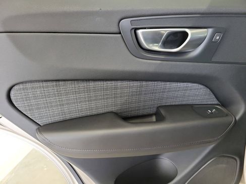 Used 2024 Volvo XC60 B5 Core AWD/4WD image 16