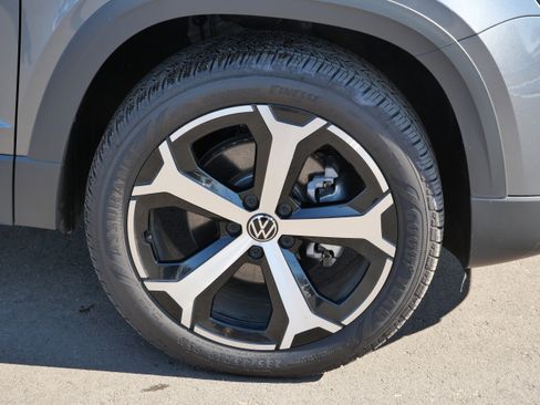 Certified 2025 Volkswagen Taos SEL image 15