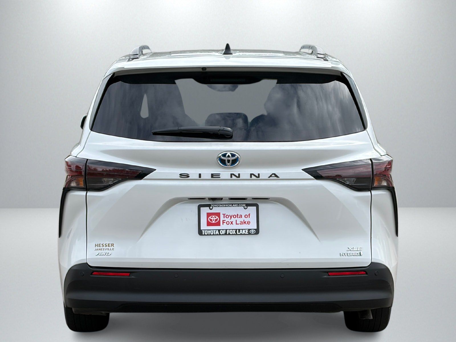 Used 2024 Toyota Sienna XLE AWD/4WD image 4