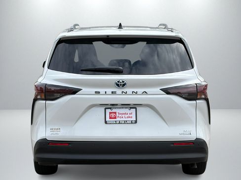 Used 2024 Toyota Sienna XLE AWD/4WD image 4