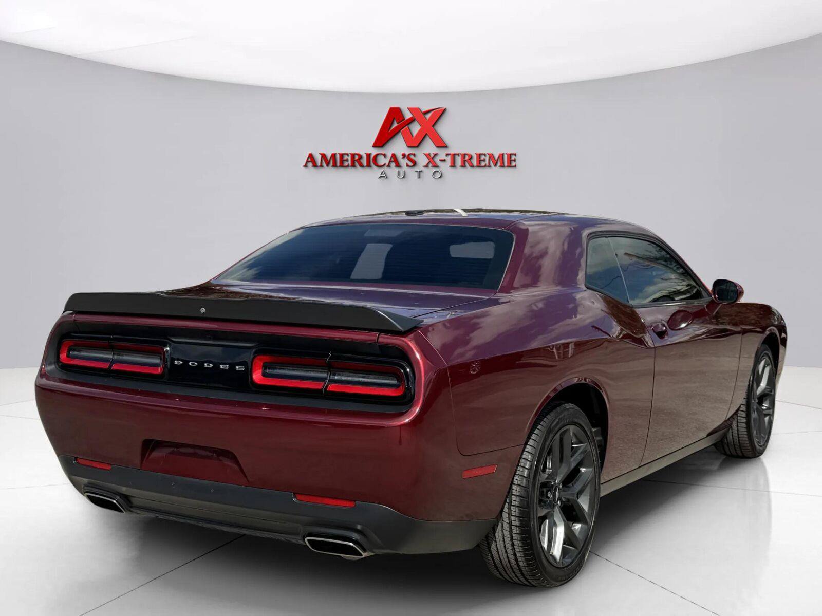 Used 2019 Dodge Challenger SXT RWD image 5