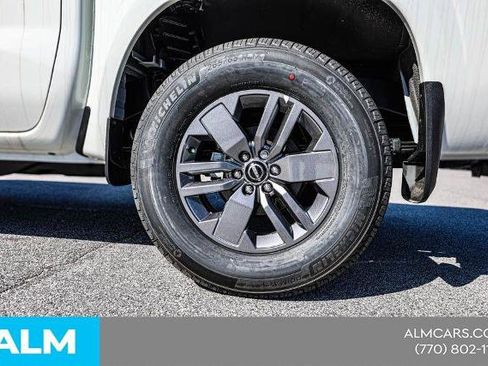 Certified 2025 Nissan Frontier SV w/ SV Convenience Package RWD image 17