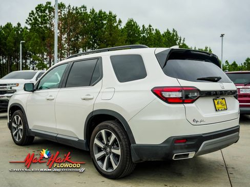 Used 2023 Honda Pilot Touring image 3