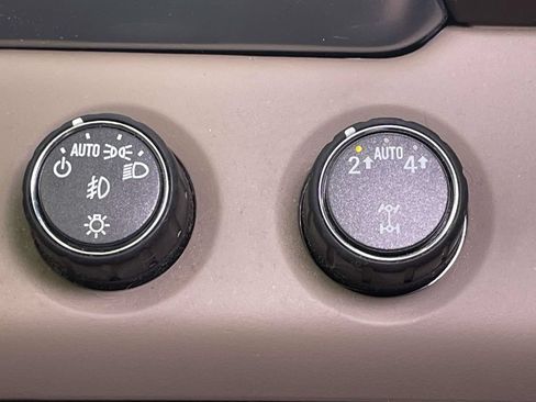 Used 2020 Chevrolet Suburban LT AWD/4WD image 35