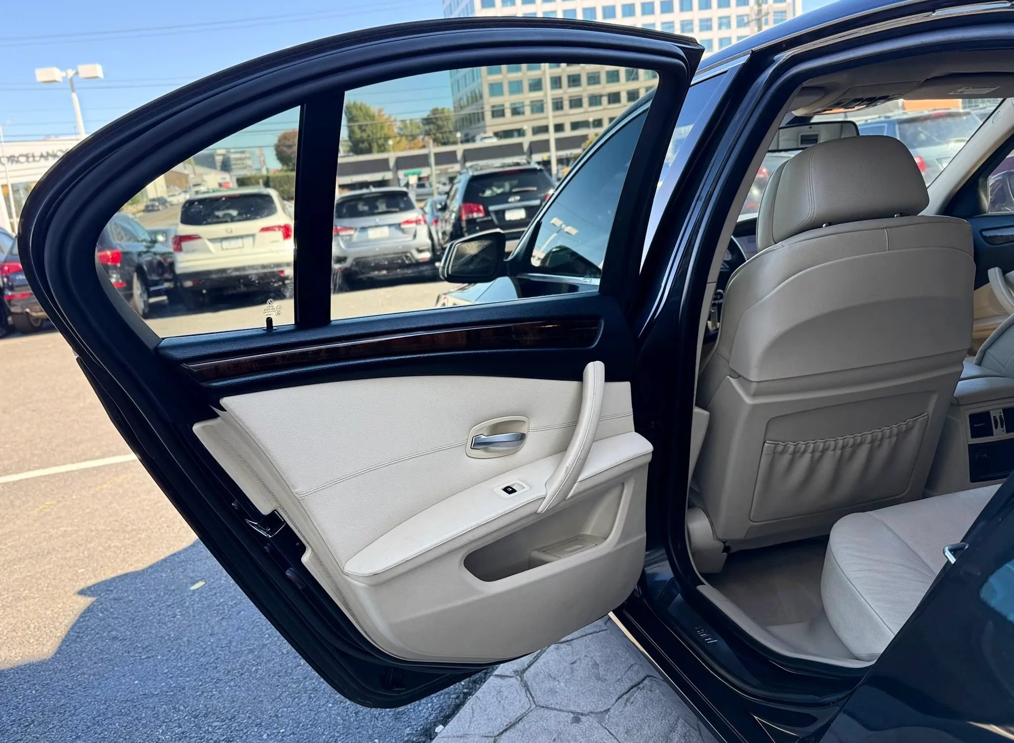 Used 2010 BMW 528i Sedan RWD image 26