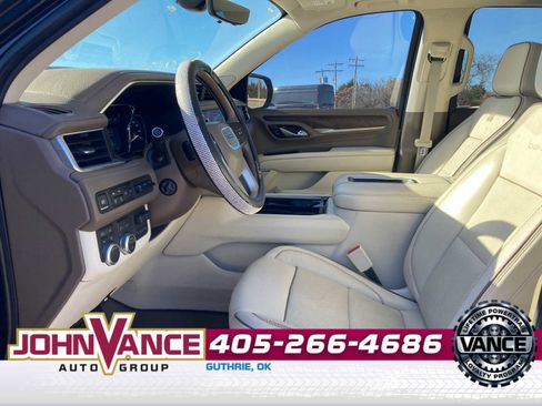 Used 2021 GMC Yukon Denali w/ Denali Premium Package image 3