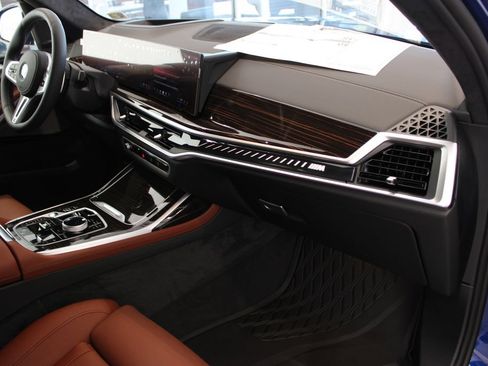Used 2025 BMW X7 M60i AWD/4WD image 45