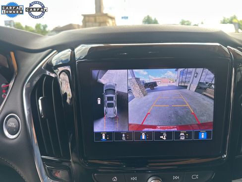Used 2023 Chevrolet Traverse Premier FWD image 13