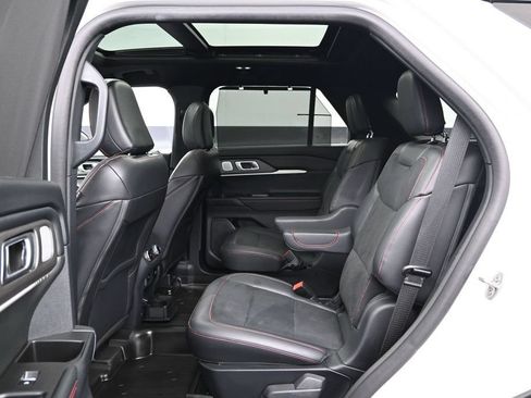 Used 2025 Ford Explorer ST AWD/4WD image 17