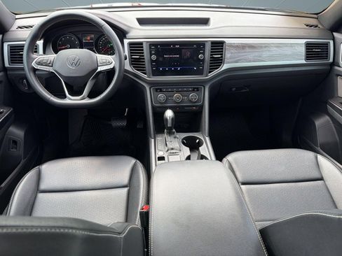 Used 2021 Volkswagen Atlas Cross Sport SE w/ Panoramic Sunroof Package FWD image 16