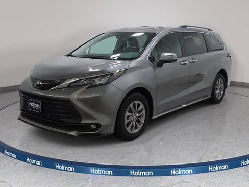 Certified 2026 Toyota Sienna XLE FWD image 1