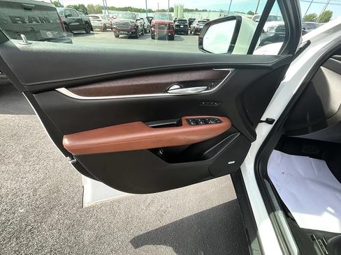 Used 2021 Cadillac XT5 Premium Luxury AWD/4WD image 11
