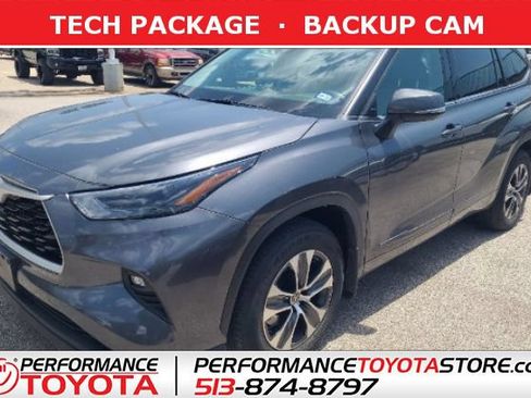 Used 2022 Toyota Highlander XLE FWD image 1