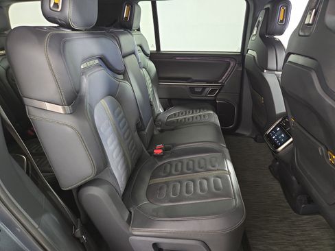 Used 2022 Rivian R1S Launch Edition image 22