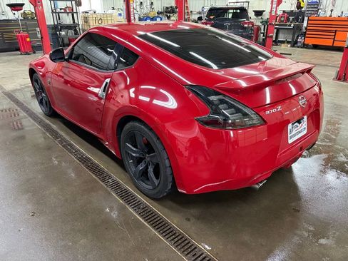 Used 2015 Nissan 370Z Coupe RWD image 5