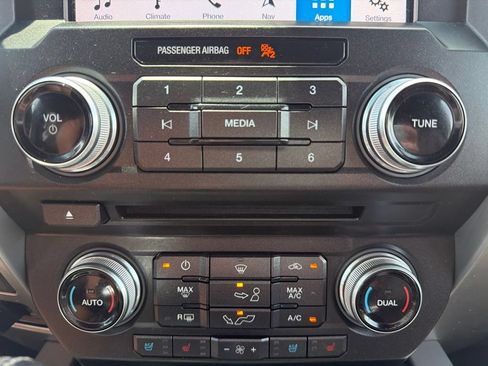 Used 2017 Ford F150 Platinum w/ Equipment Group 701A Luxury AWD/4WD image 42