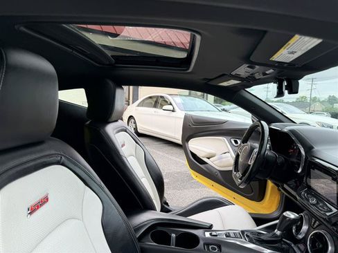 Used 2018 Chevrolet Camaro SS RWD image 13