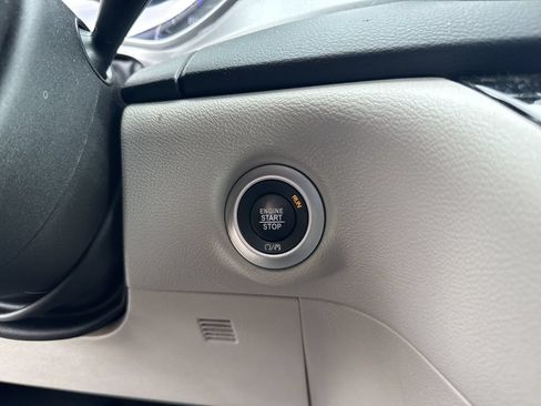 Used 2024 Chrysler Pacifica Touring-L FWD image 18