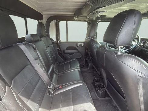 Used 2022 Jeep Gladiator Overland w/ Popular Equipment Package AWD/4WD image 13