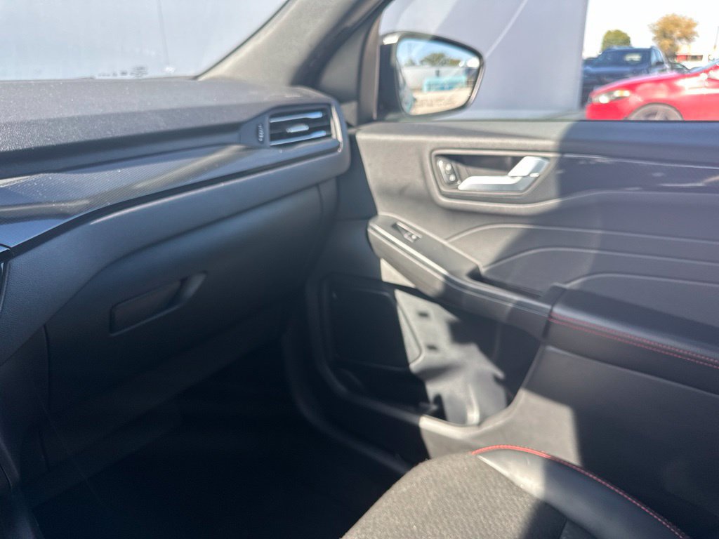 Certified 2025 Ford Escape ST-Line Select AWD/4WD image 50