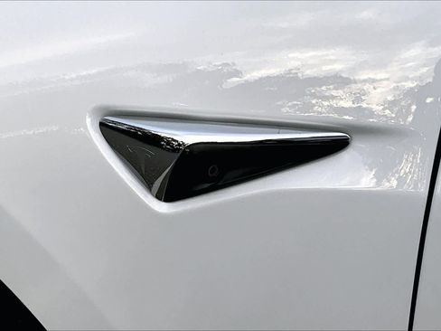 Used 2019 Tesla Model 3 Standard Range Plus image 9