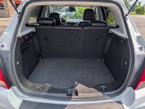 Used 2019 Chevrolet Trax LT w/ LT Convenience Package FWD image 12
