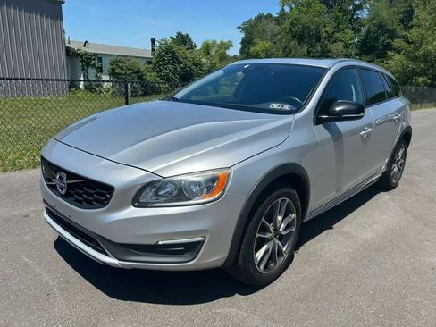 Used 2016 Volvo V60 T5 Cross Country AWD/4WD image 4