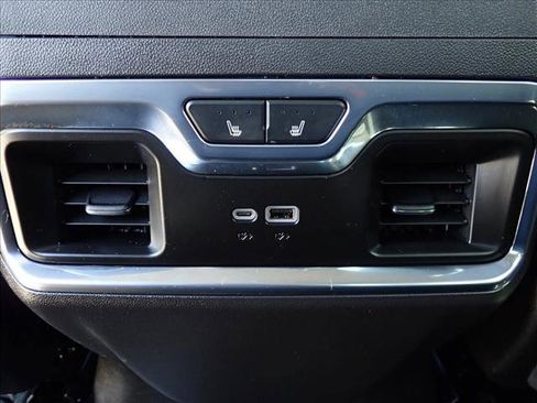 Used 2025 GMC Sierra 1500 Denali AWD/4WD image 9